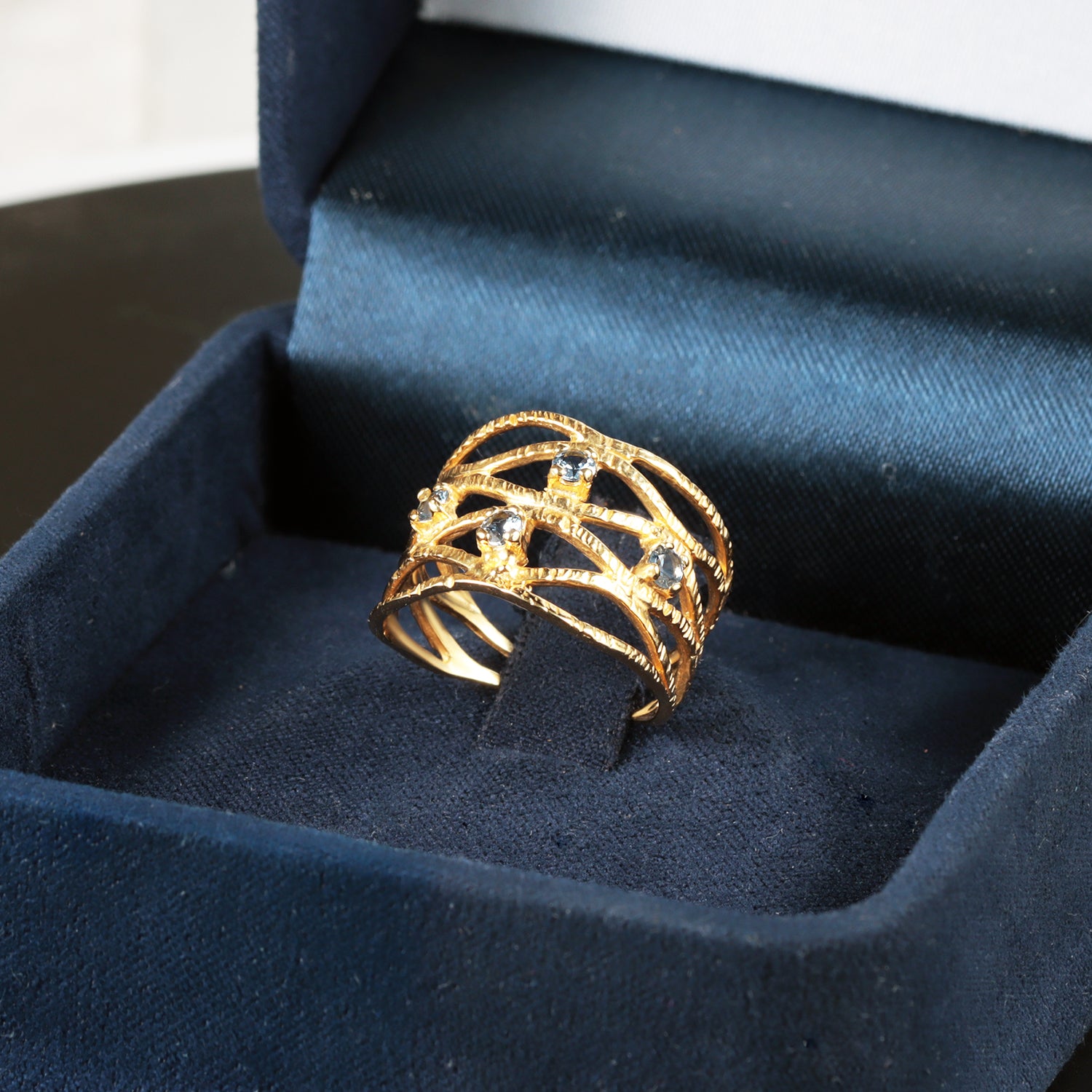 Round Aquamarine Four Stone Hammered Band Ring - H.L.Jewelry