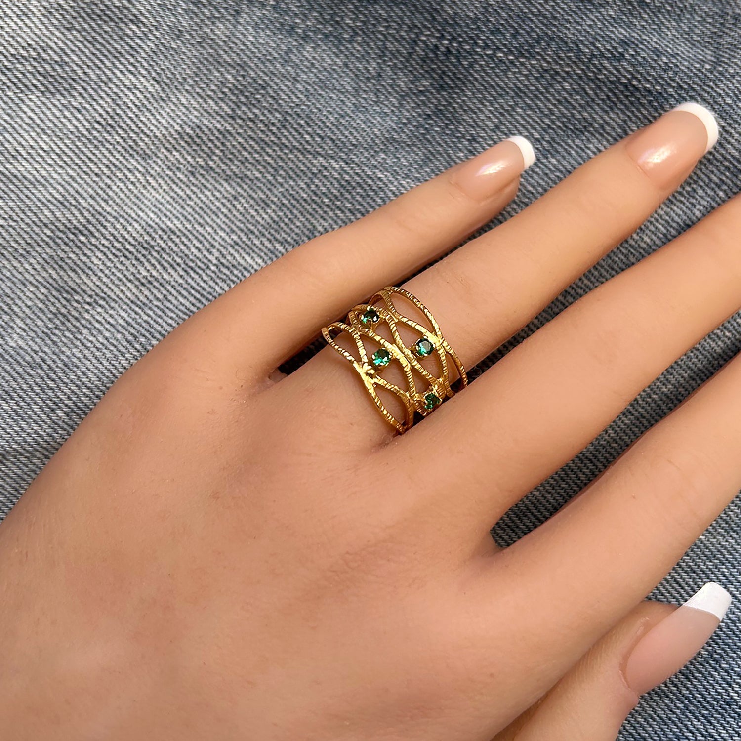 Round Emerald Four Stone Wide Hammered Band Ring - H.L.Jewelry