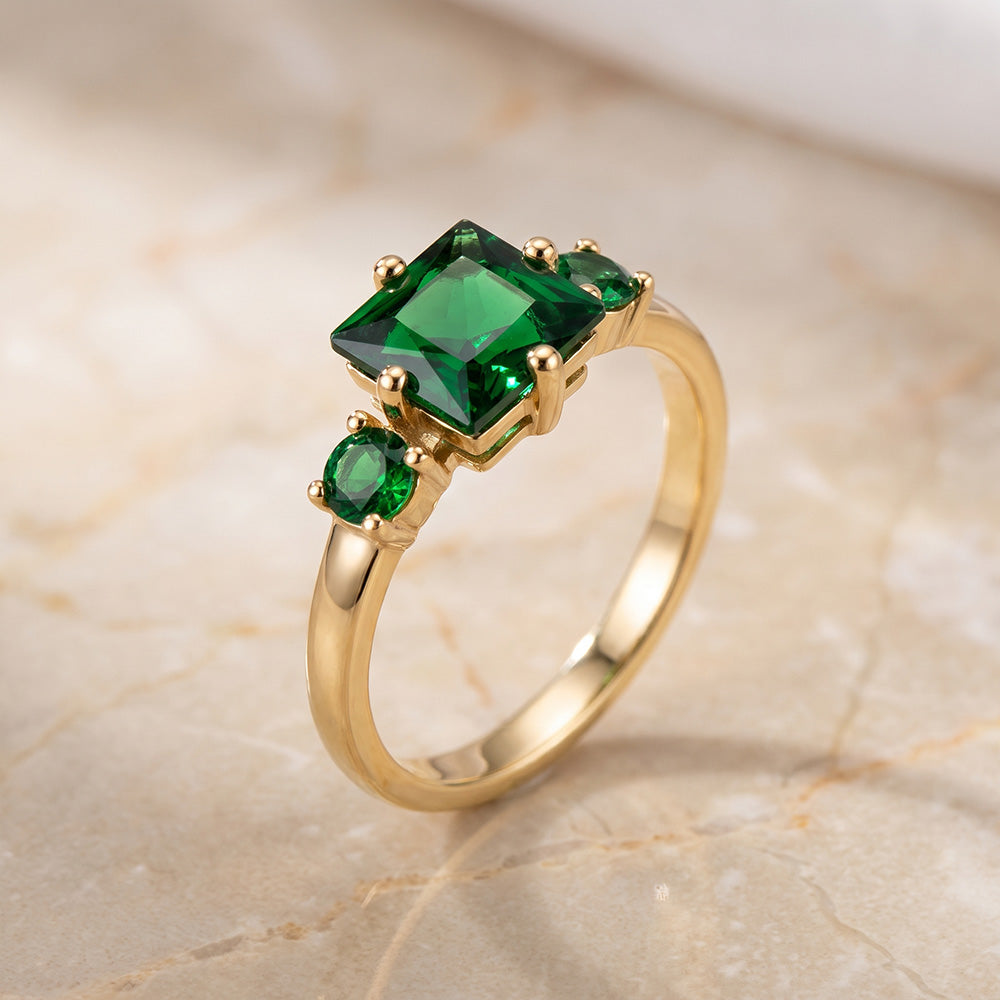 Square & Round Emerald Three Stone Simple Ring - H.L.Jewelry