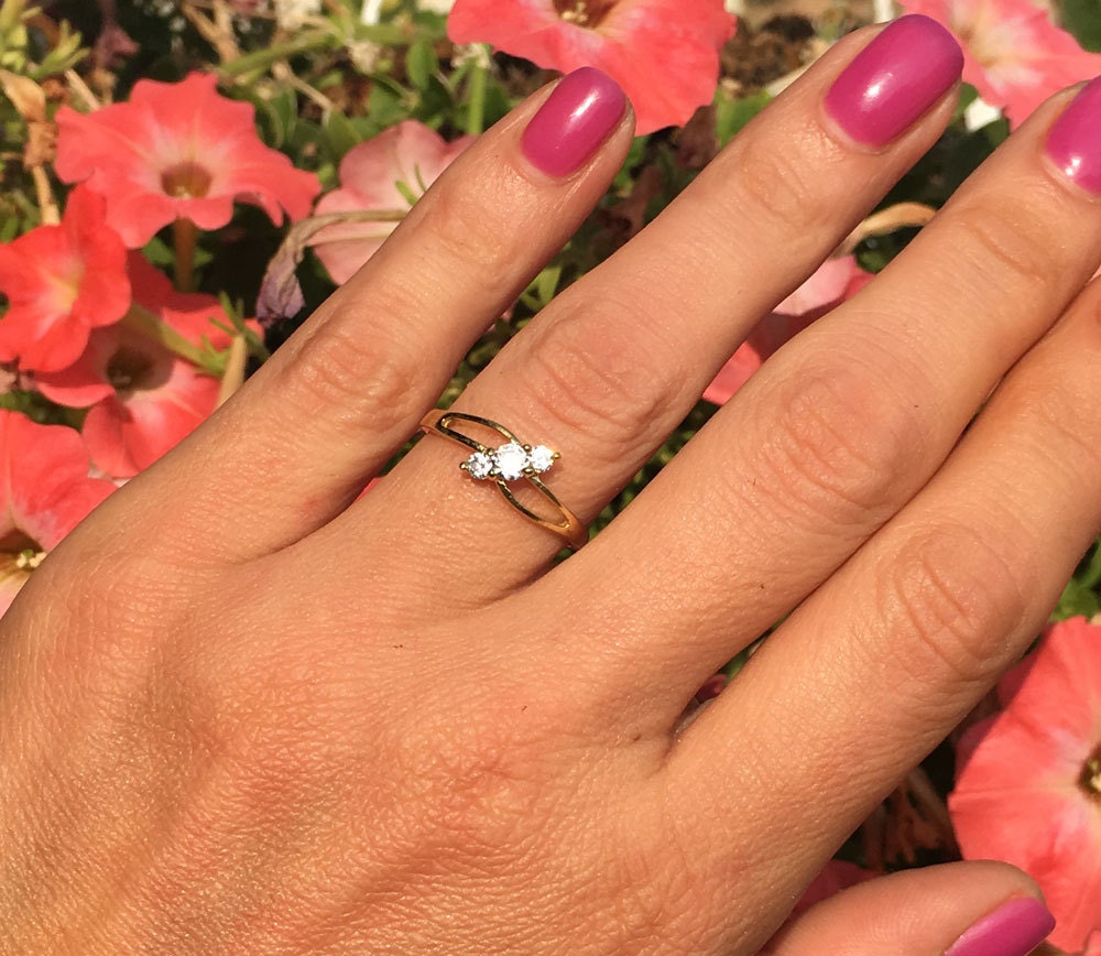 April Birthstone Clear Quartz Three Stone Simple Ring - H.L.Jewelry