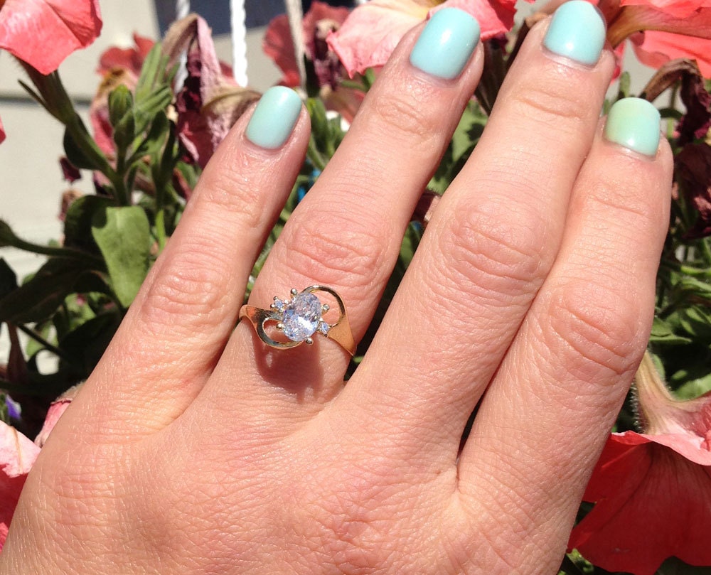 April Birthstone Oval Clear Quartz Delicate Simple Ring - H.L.Jewelry