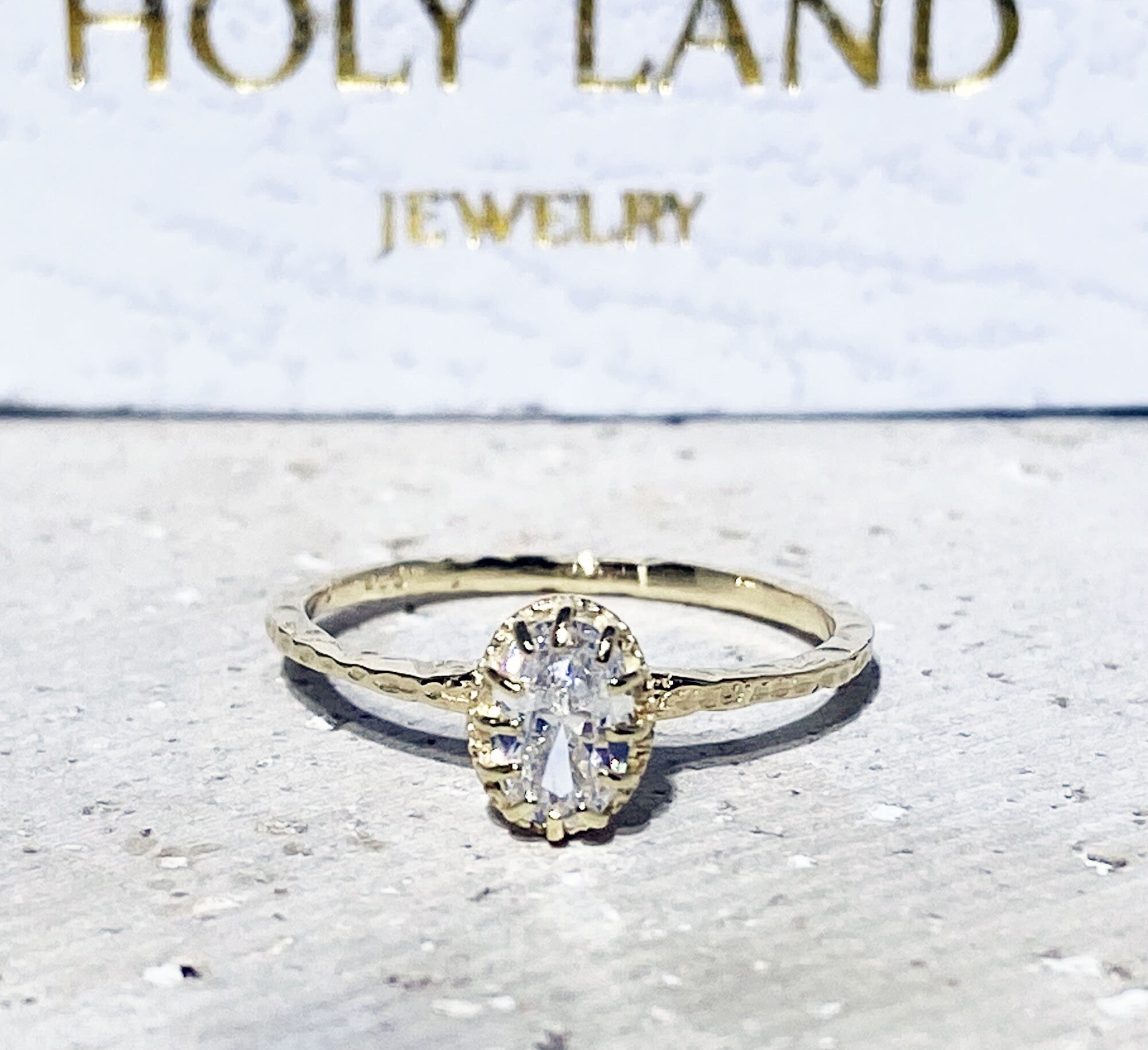 April Birthstone Oval Clear Quartz Simple Hammered Band Ring - H.L.Jewelry