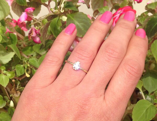 April Birthstone Pear-Shaped Clear Quartz Simple Hammered Band Ring - H.L.Jewelry