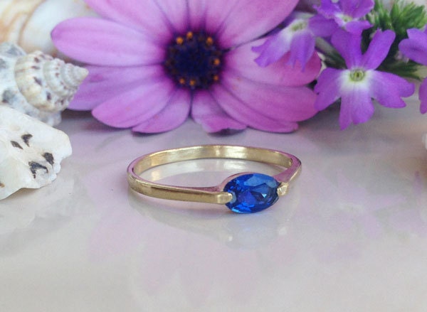 East-West Oval Blue Sapphire Stackable Simple Ring - H.L.Jewelry