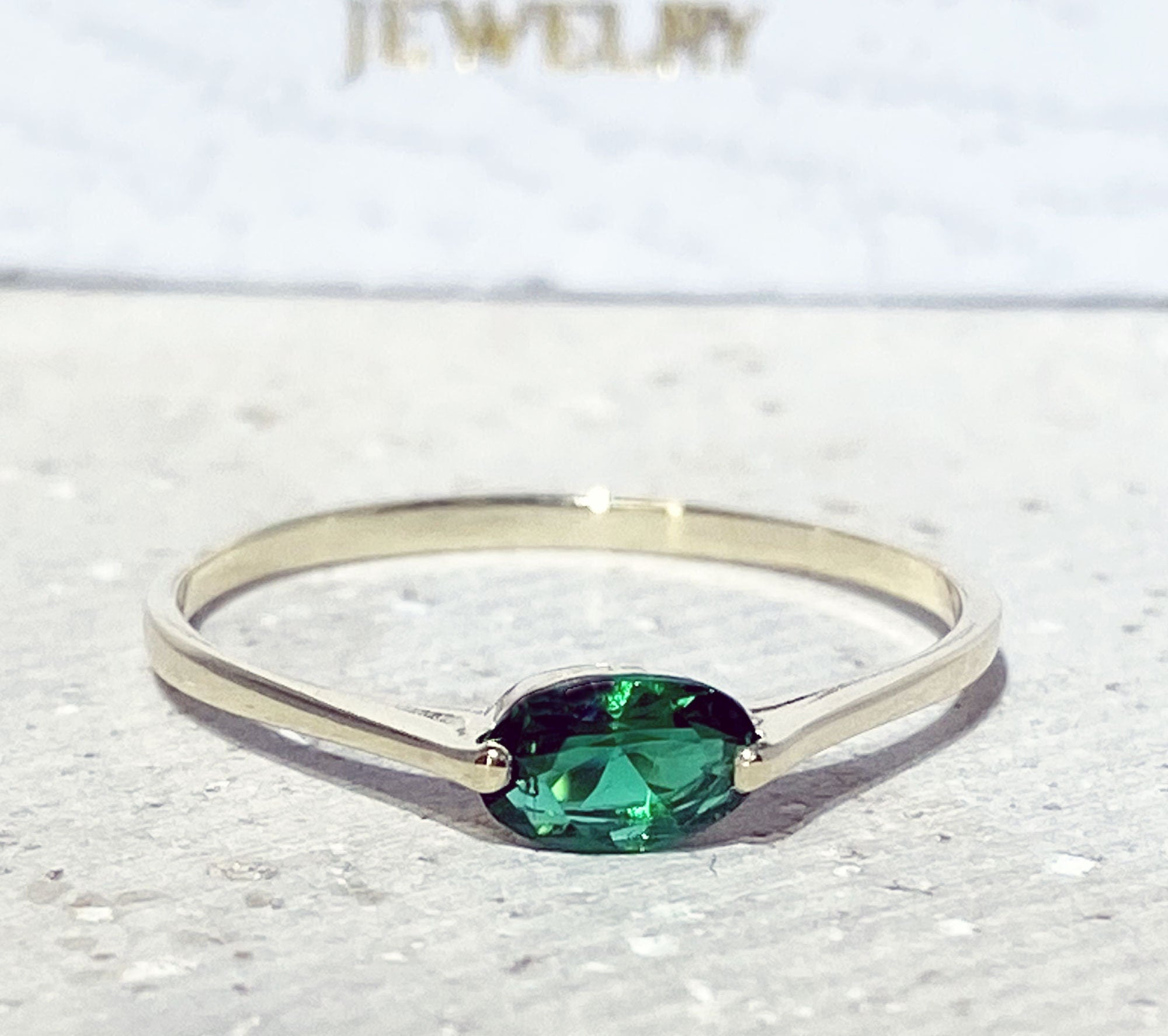East-West Oval Emerald Gemstone Simple Stackable Ring - H.L.Jewelry