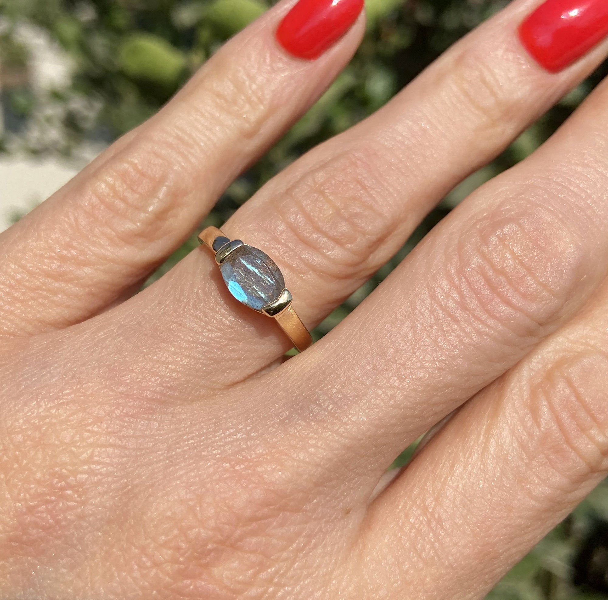 East-West Oval Labradorite Simple Stacking Ring - H.L.Jewelry