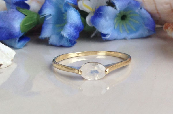 East-West Oval Rainbow Moonstone Simple Stackable Ring - H.L.Jewelry