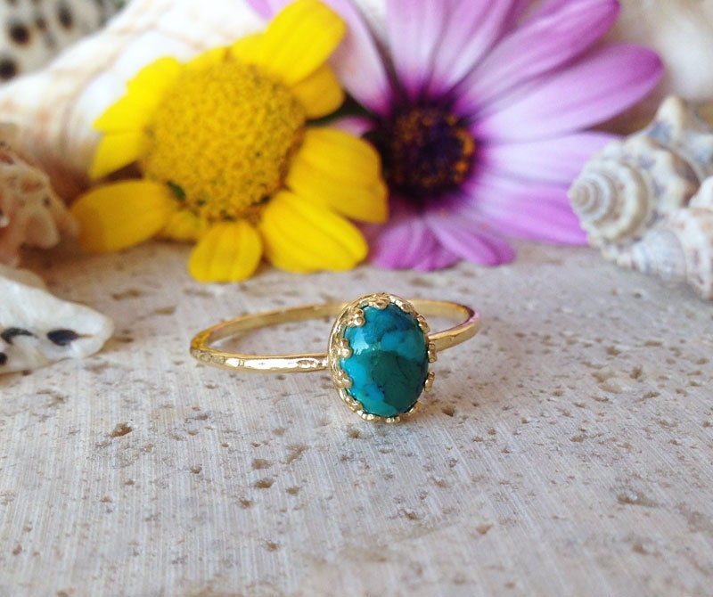 Green Turquoise Oval Crown Simple Hammered Band Ring - H.L.Jewelry