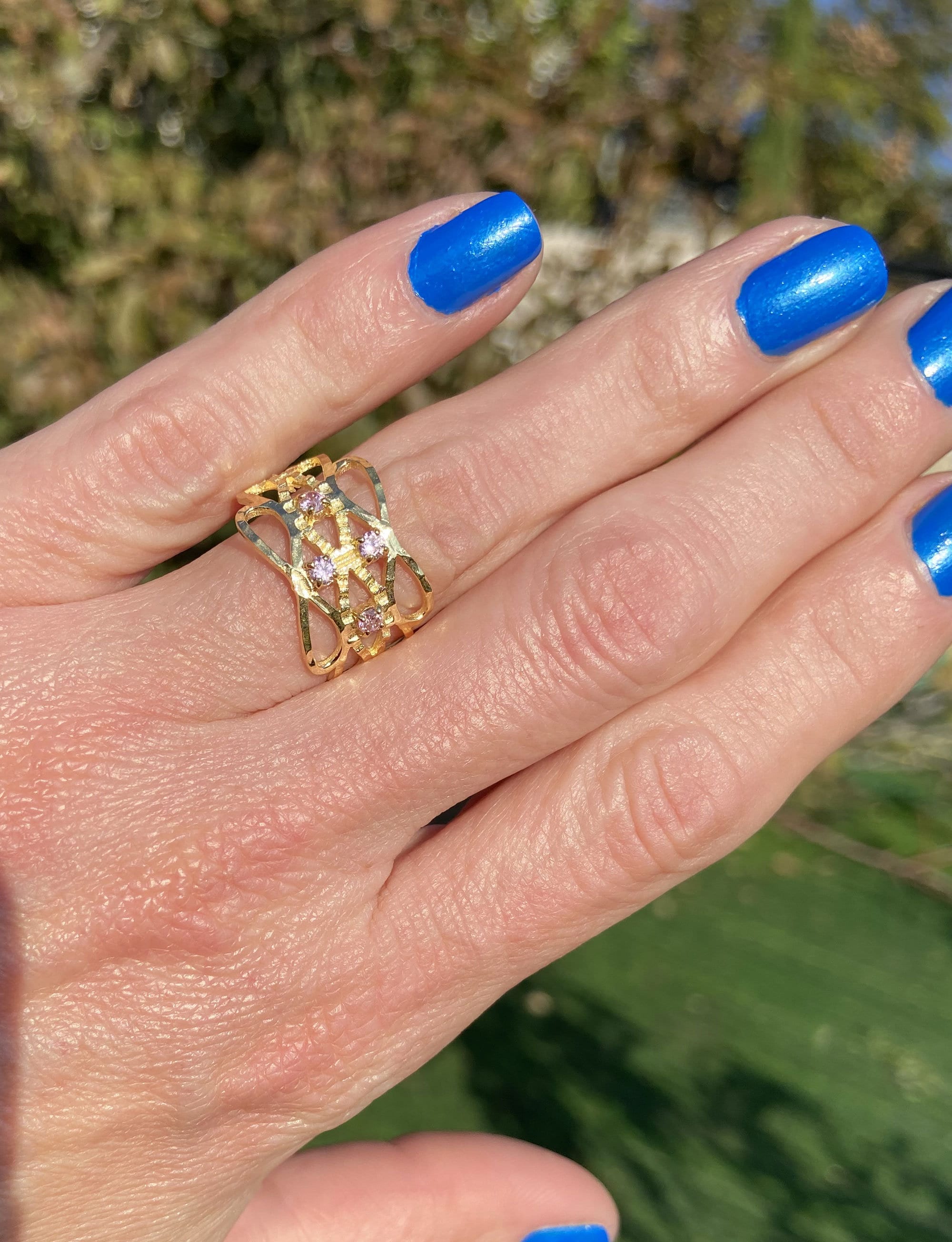 October Birthstone Round Rose Quartz Four-Stone Hammered Band Ring - H.L.Jewelry