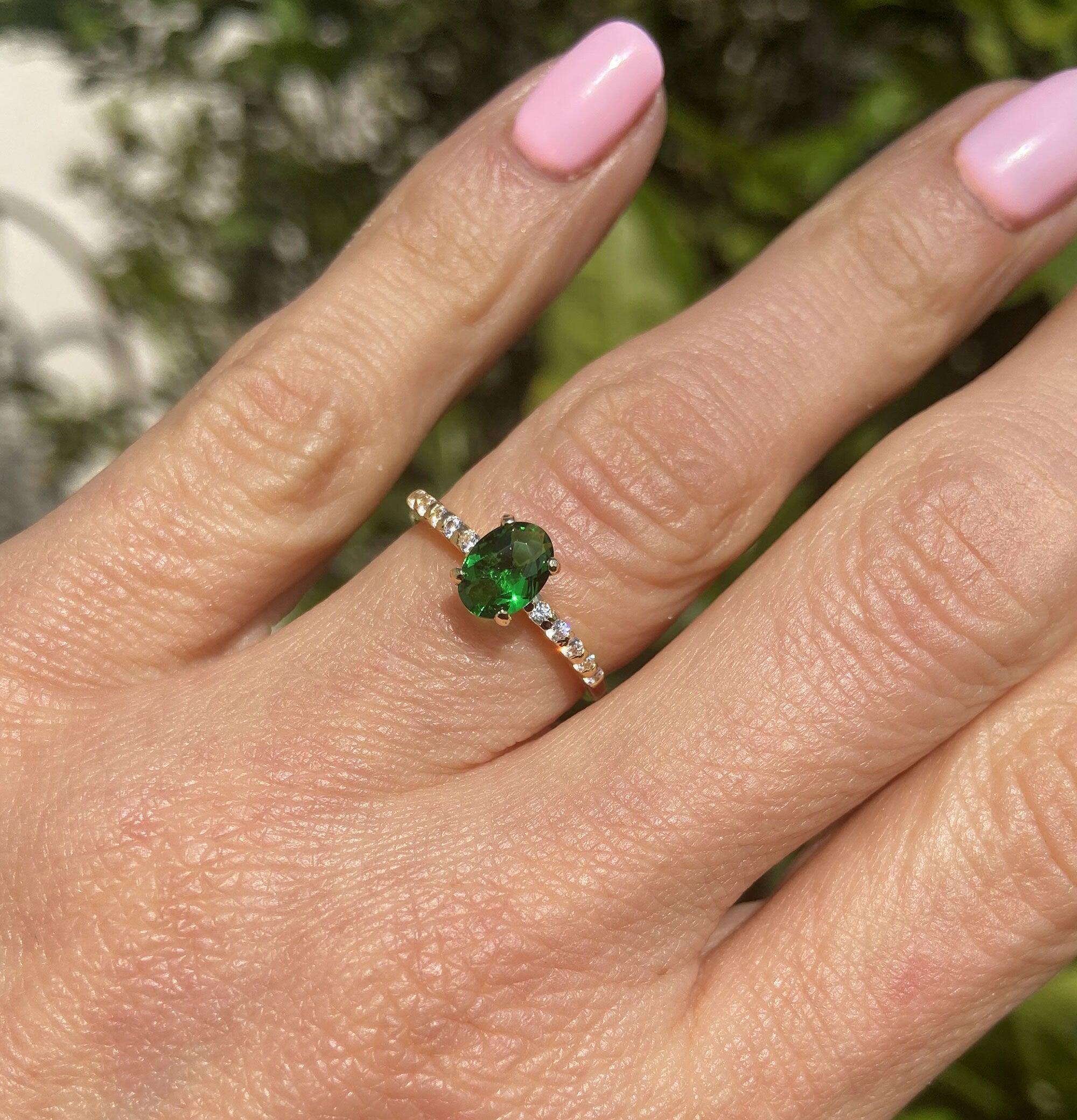Oval Emerald Gemstone Delicate Ring with Clear Quartz Accents - H.L.Jewelry