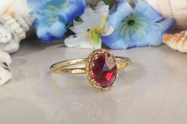 Oval Red Garnet Simple Hammered Band Ring - H.L.Jewelry