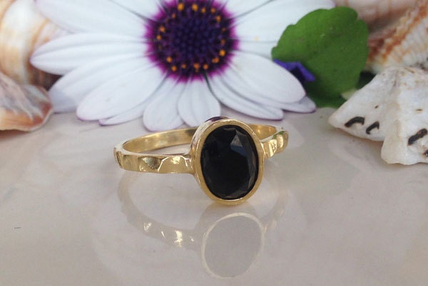 Oval Rose Cut Black Onyx Simple Hammered Band Ring - H.L.Jewelry