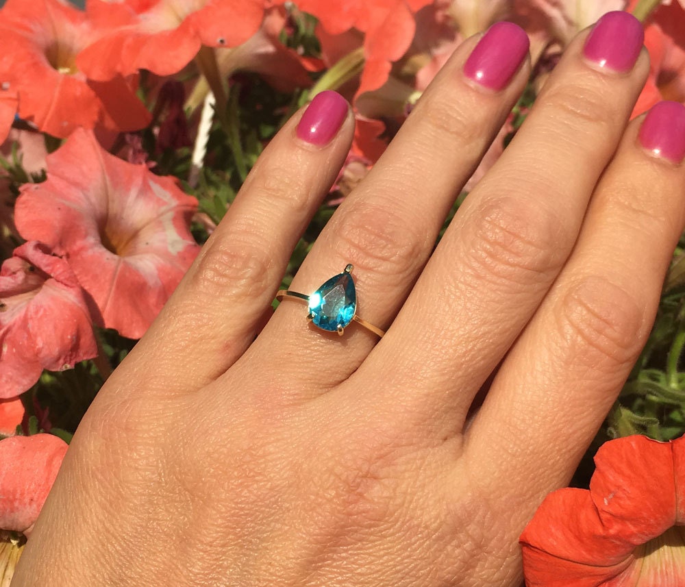 Pear-Shaped Blue Topaz Lace Setting Ring - H.L.Jewelry