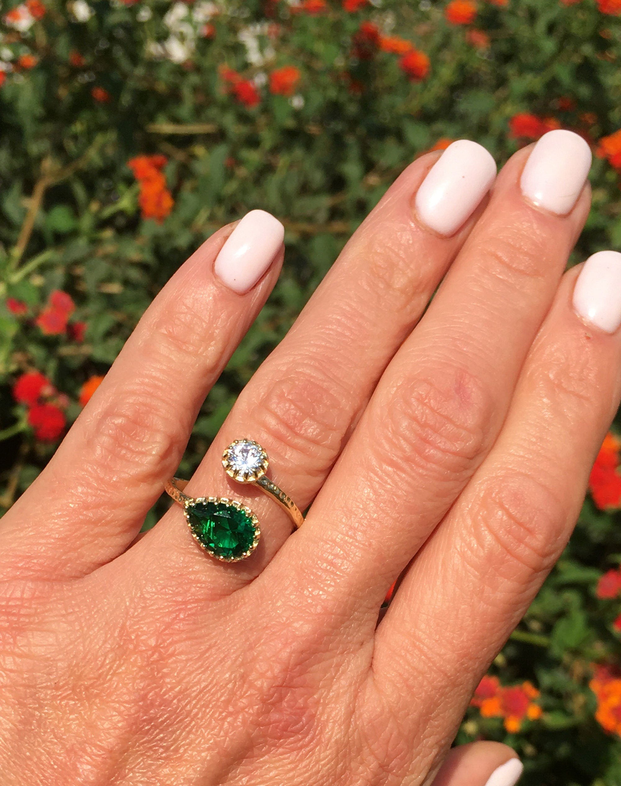 Pear-Shaped Emerald & Round Clear Quartz Hammered Band Adjustable Ring - H.L.Jewelry