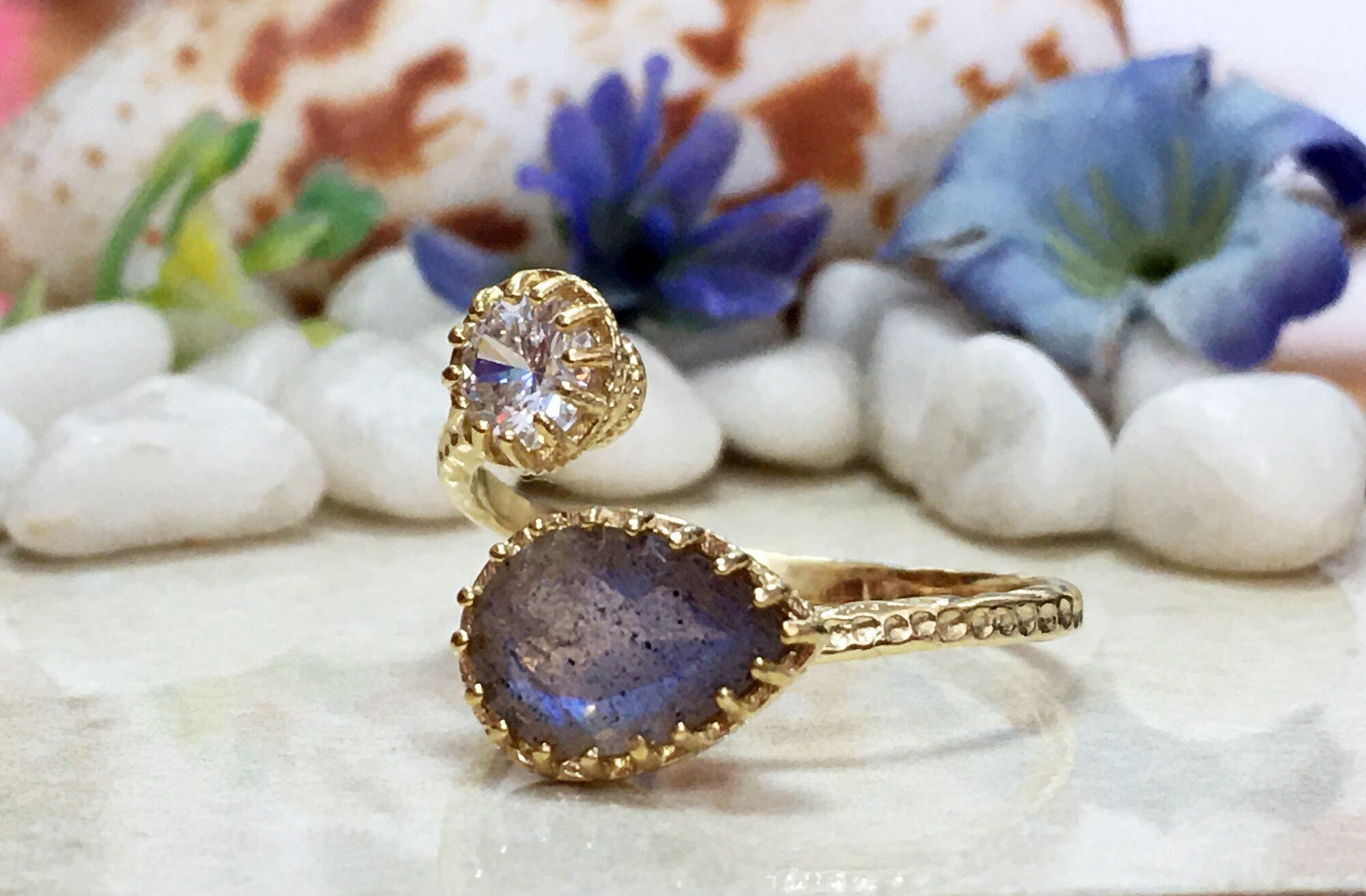 Pear-Shaped Labradorite & Round Clear Quartz Hammered Band Adjustable Ring - H.L.Jewelry