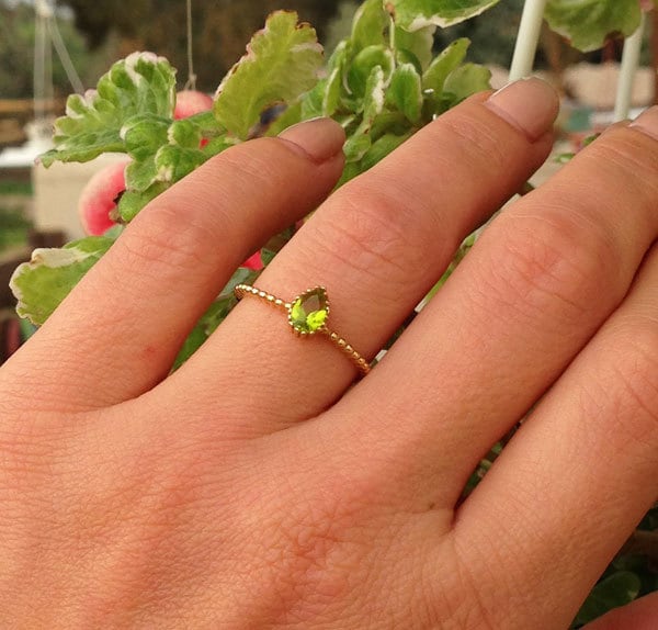 Pear-Shaped Peridot Gemstone Simple Ring - H.L.Jewelry