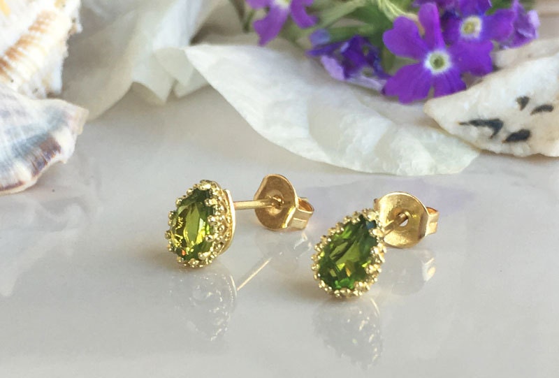 Pear-Shaped Peridot Simple Stud Earrings - H.L.Jewelry