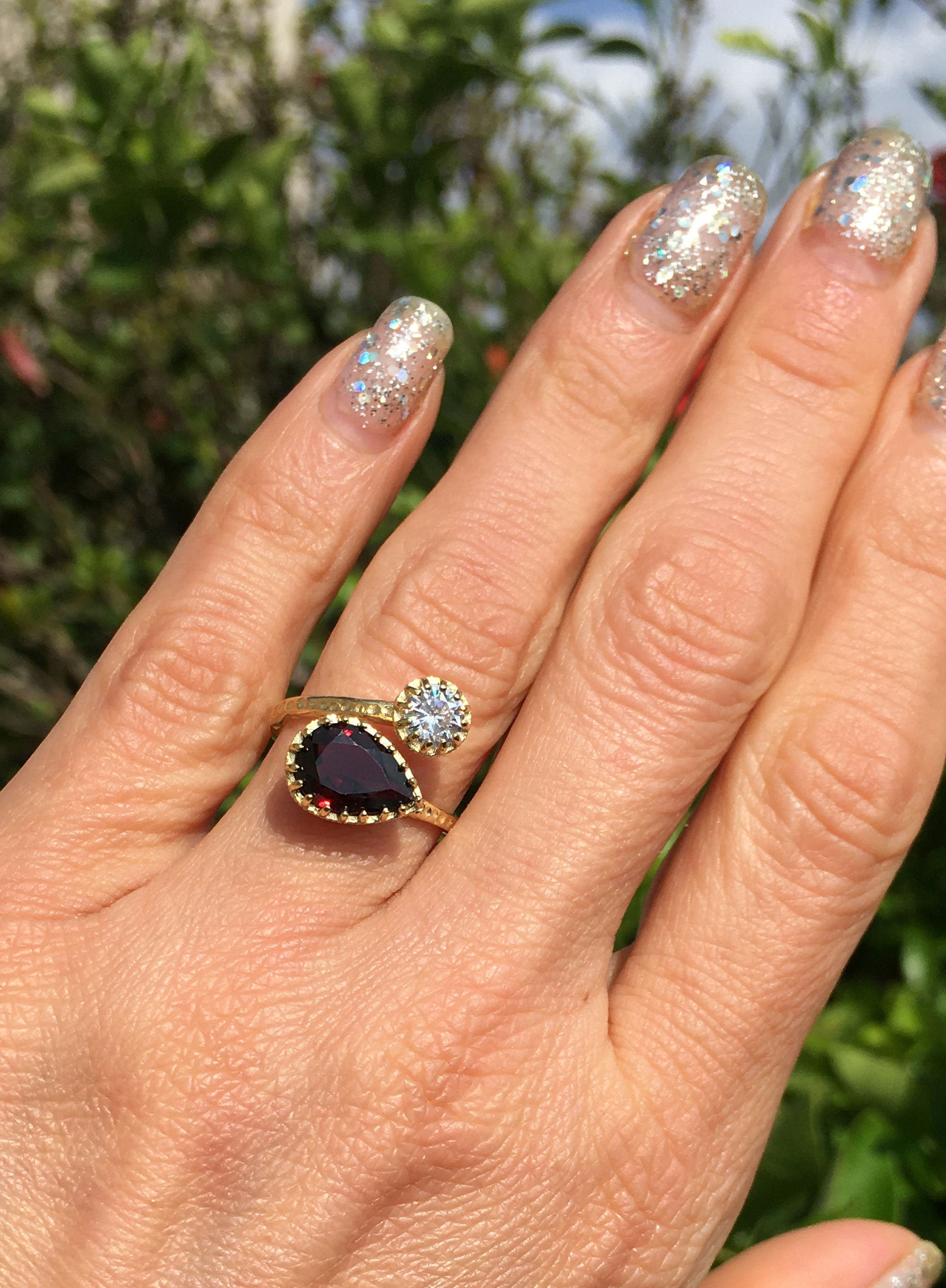 Pear-Shaped Red Garnet & Round Clear Quartz Hammered Band Adjustable Ring - H.L.Jewelry