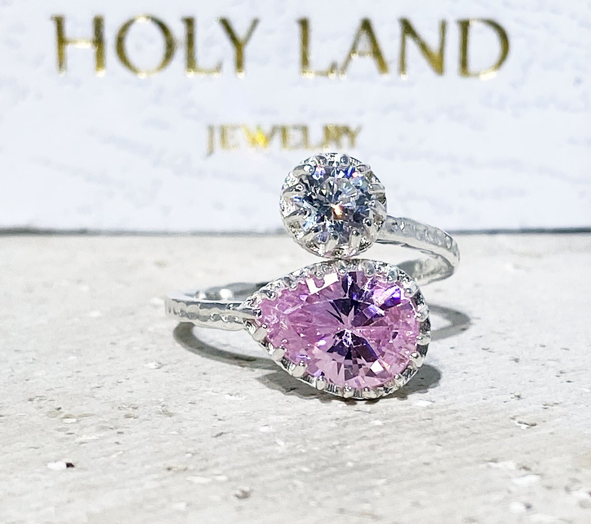 Pear Shaped Rose Quartz & Round Clear Quartz Adjustable Hammered Band Ring - H.L.Jewelry