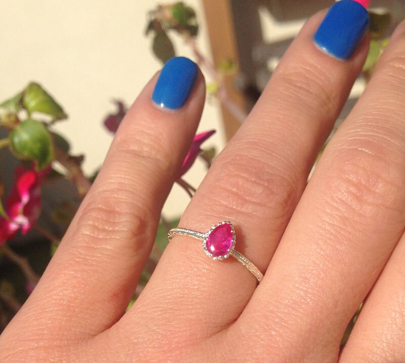 Pear-Shaped Ruby Simple Hammered Band Ring - H.L.Jewelry