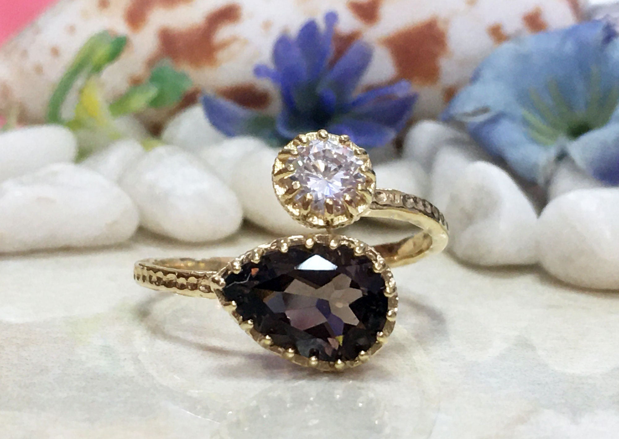 Pear-Shaped Smoky Quartz & Round Clear Quartz Adjustable Hammered Band Ring - H.L.Jewelry