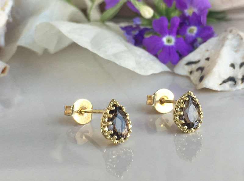 Pear-Shaped Smoky Quartz Simple Stud Earrings - H.L.Jewelry