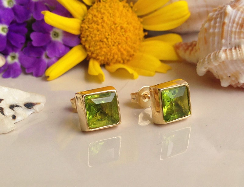 Peridot Simple Square Stud Earrings - H.L.Jewelry