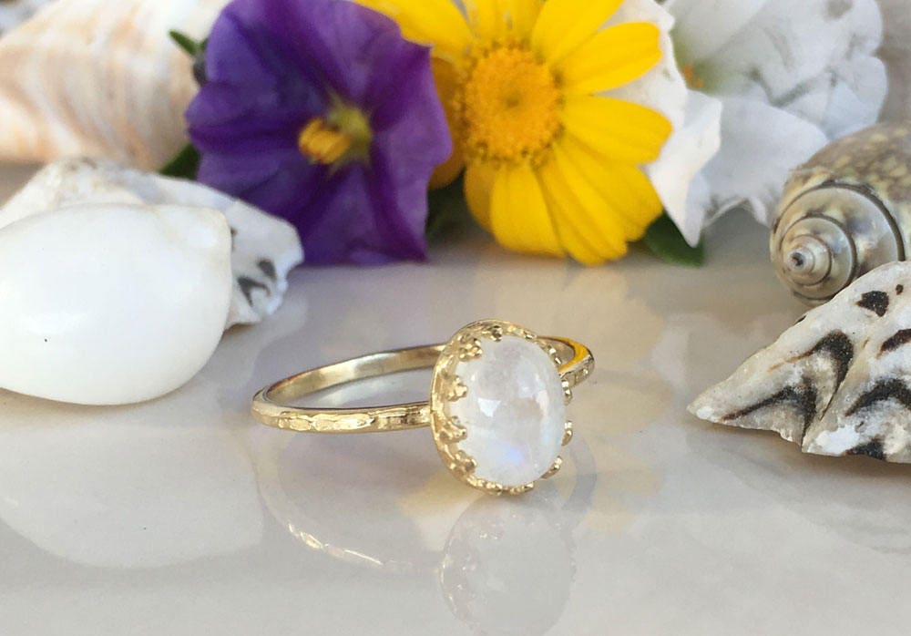 Rainbow Moonstone Oval Crown Simple Hammered Band Ring - H.L.Jewelry