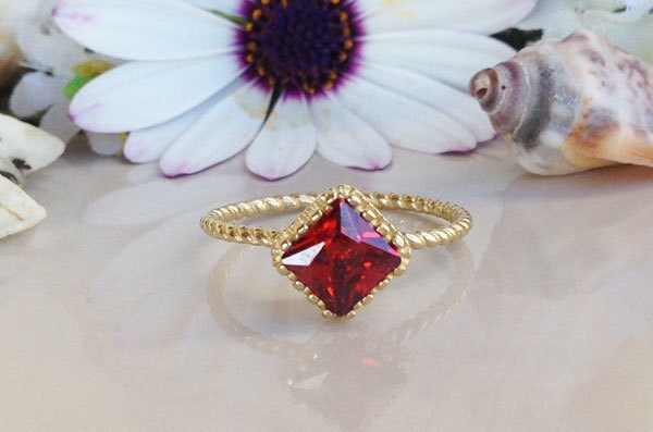 Red Garnet Square Crown Simple Twist Band Ring - H.L.Jewelry