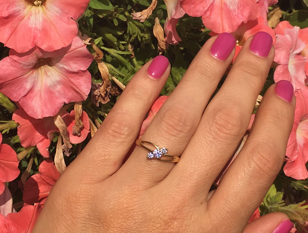 Round Alexandrite Three Stone Simple Ring - H.L.Jewelry