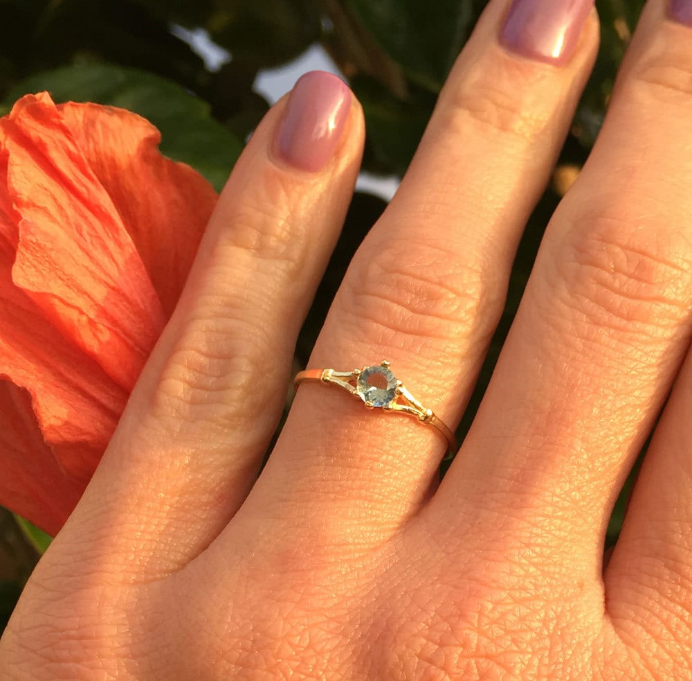 Round Aquamarine Simple Delicate Ring - H.L.Jewelry