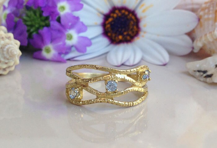 Round Aquamarine Three Stone Hammered Band Ring - H.L.Jewelry