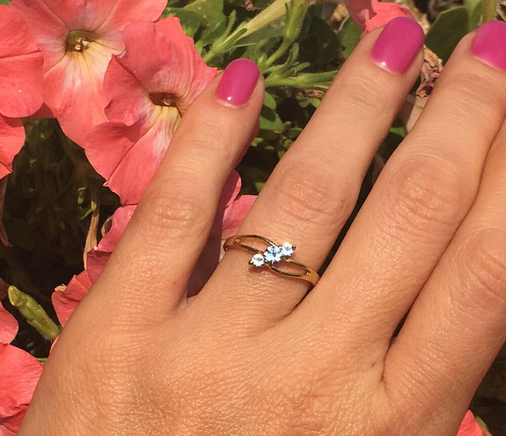 Round Aquamarine Three Stone Simple Ring - H.L.Jewelry