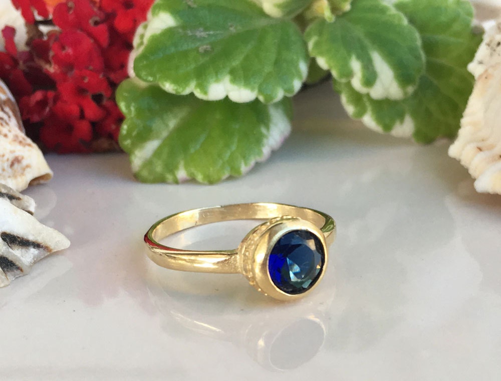 Round Blue Sapphire Simple Bezel-Set Ring - H.L.Jewelry