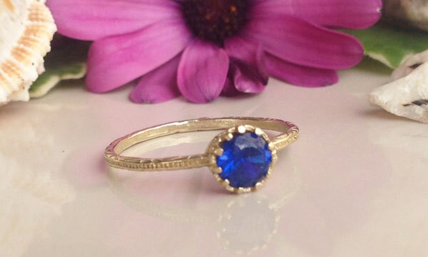 Round Blue Sapphire Simple Hammered Band Ring - H.L.Jewelry