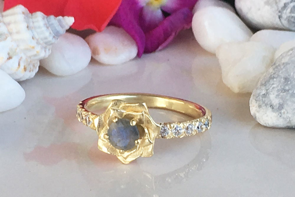 Round Labradorite Camellia Ring with Clear Quartz Accents - H.L.Jewelry