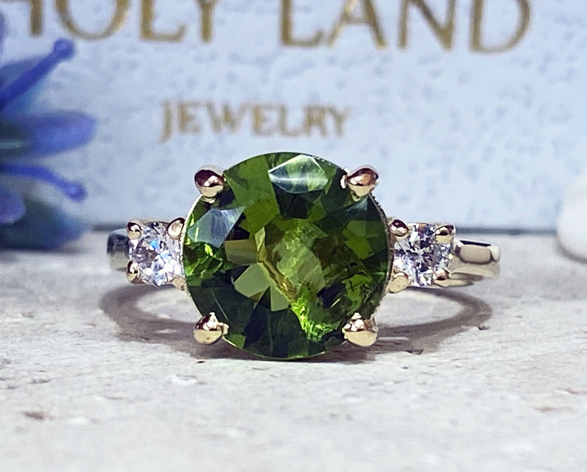 Round Peridot Cocktail Ring with Clear Quartz Accents - H.L.Jewelry