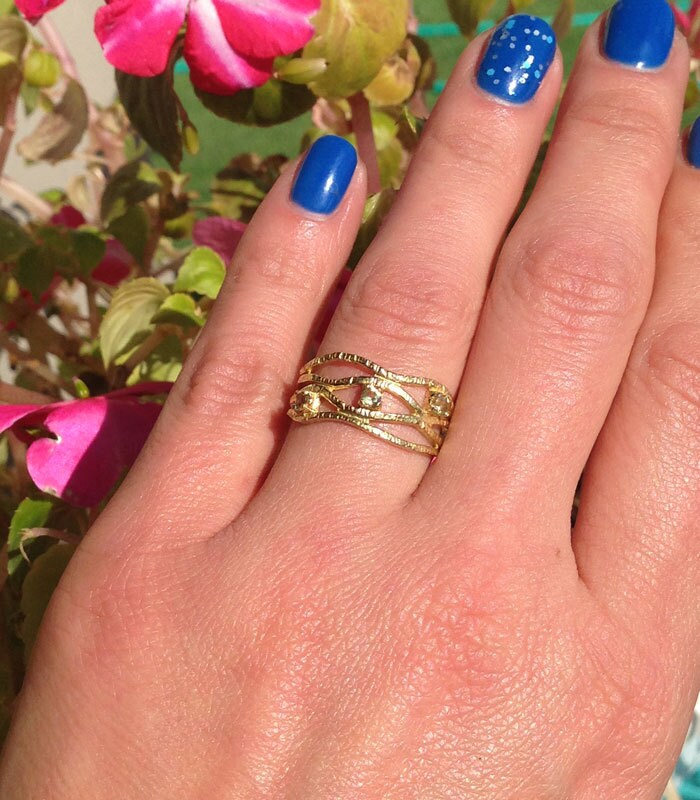 Round Peridot Three Stone Hammered Band Ring - H.L.Jewelry