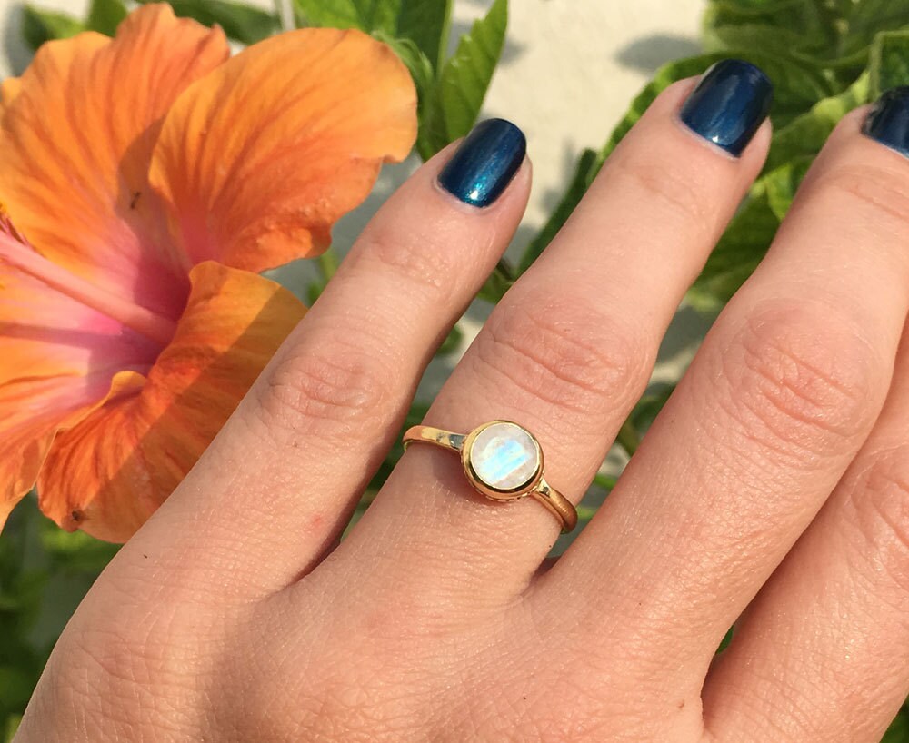 Round Rainbow Moonstone Simple Bezel Set Ring - H.L.Jewelry