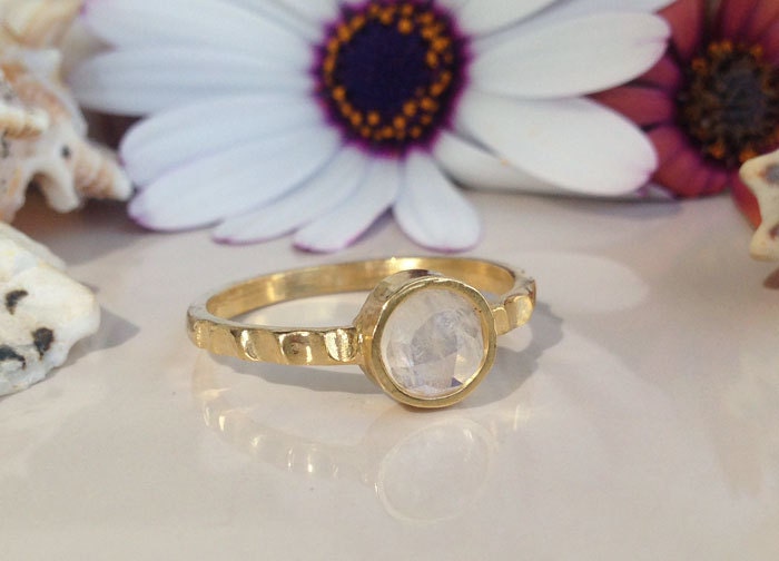 Round Rainbow Moonstone Simple Hammered Band Bezel Ring - H.L.Jewelry