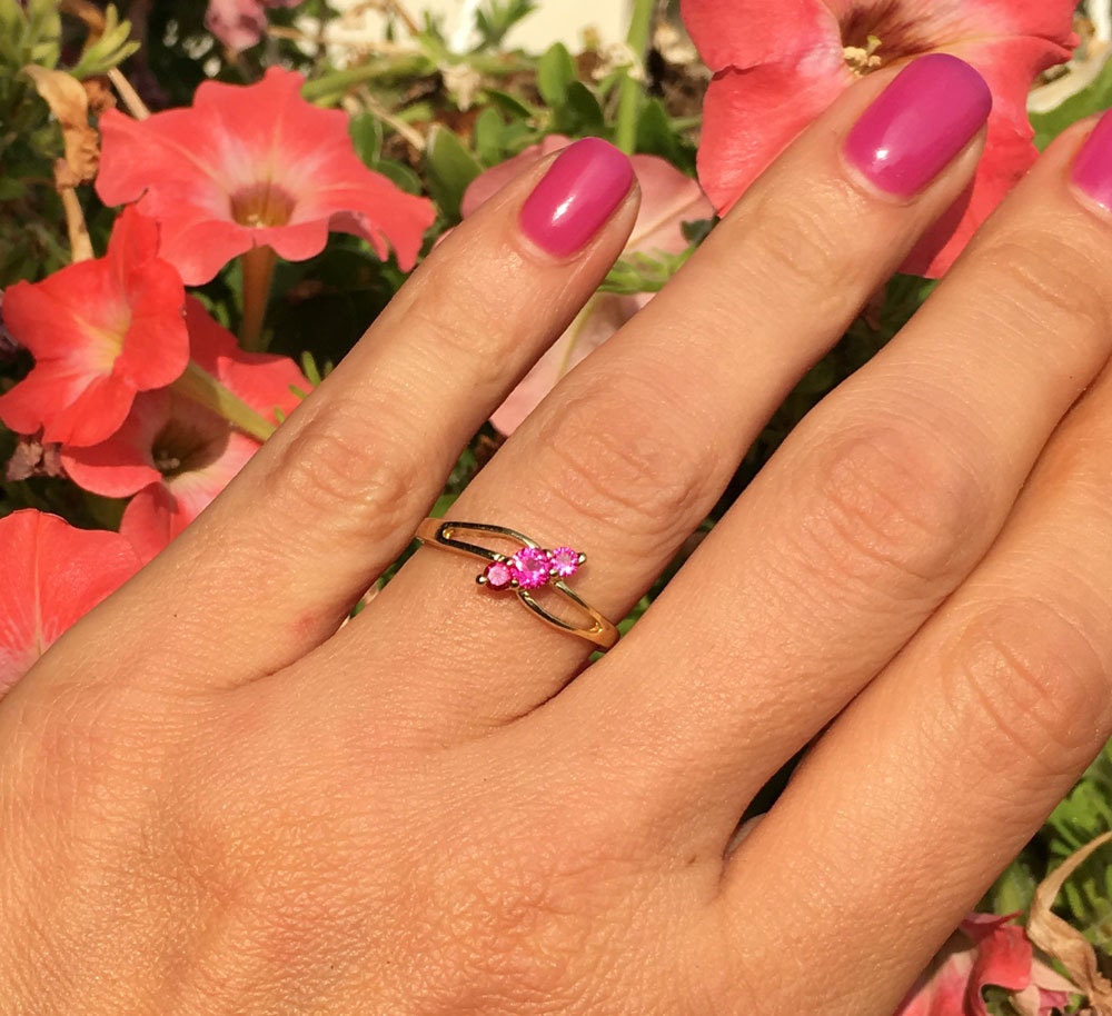 Round Ruby Three Stone Simple Ring - H.L.Jewelry