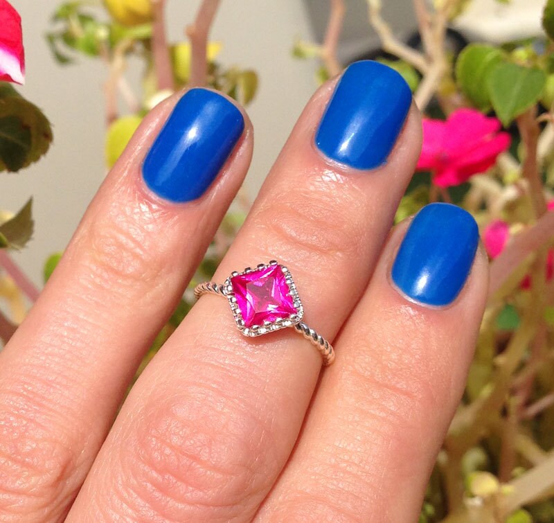 Ruby Square Crown Simple Twist Band Ring - H.L.Jewelry