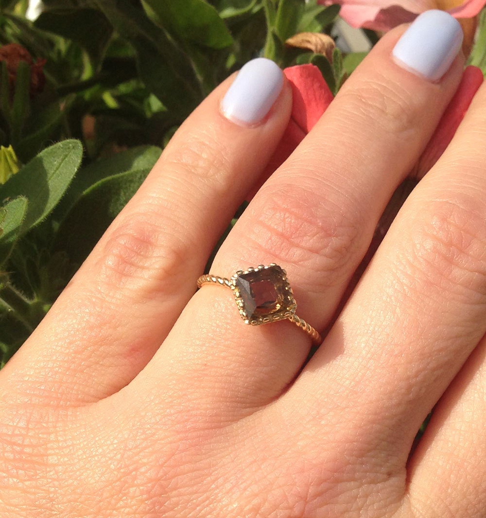 Smoky Quartz Square Crown Simple Twist Band Ring - H.L.Jewelry