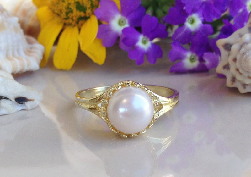 White Pearl Round Crown Ring - H.L.Jewelry