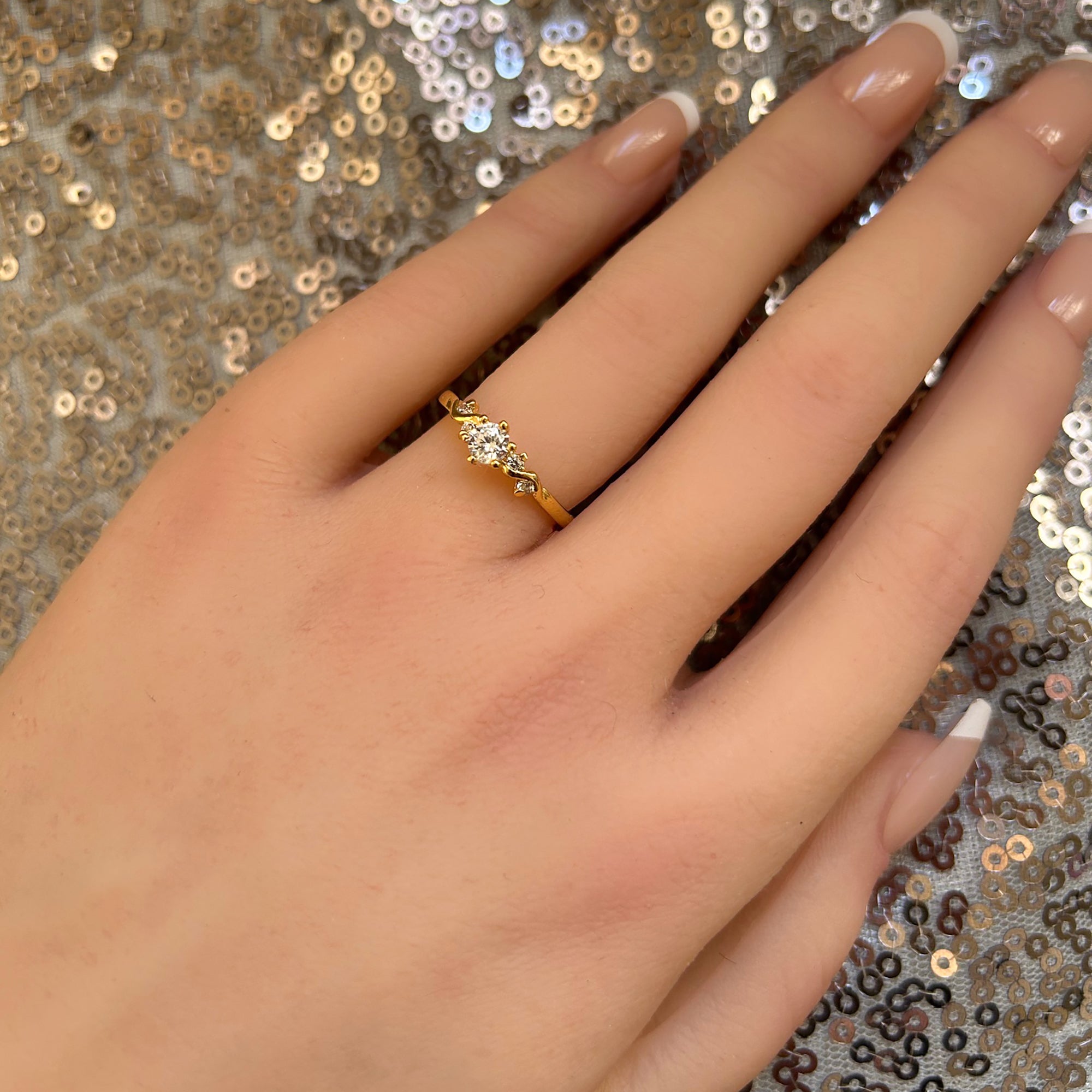 April Birthstone Round-Clear Quartz-Delicate Ring - H.L.Jewelry