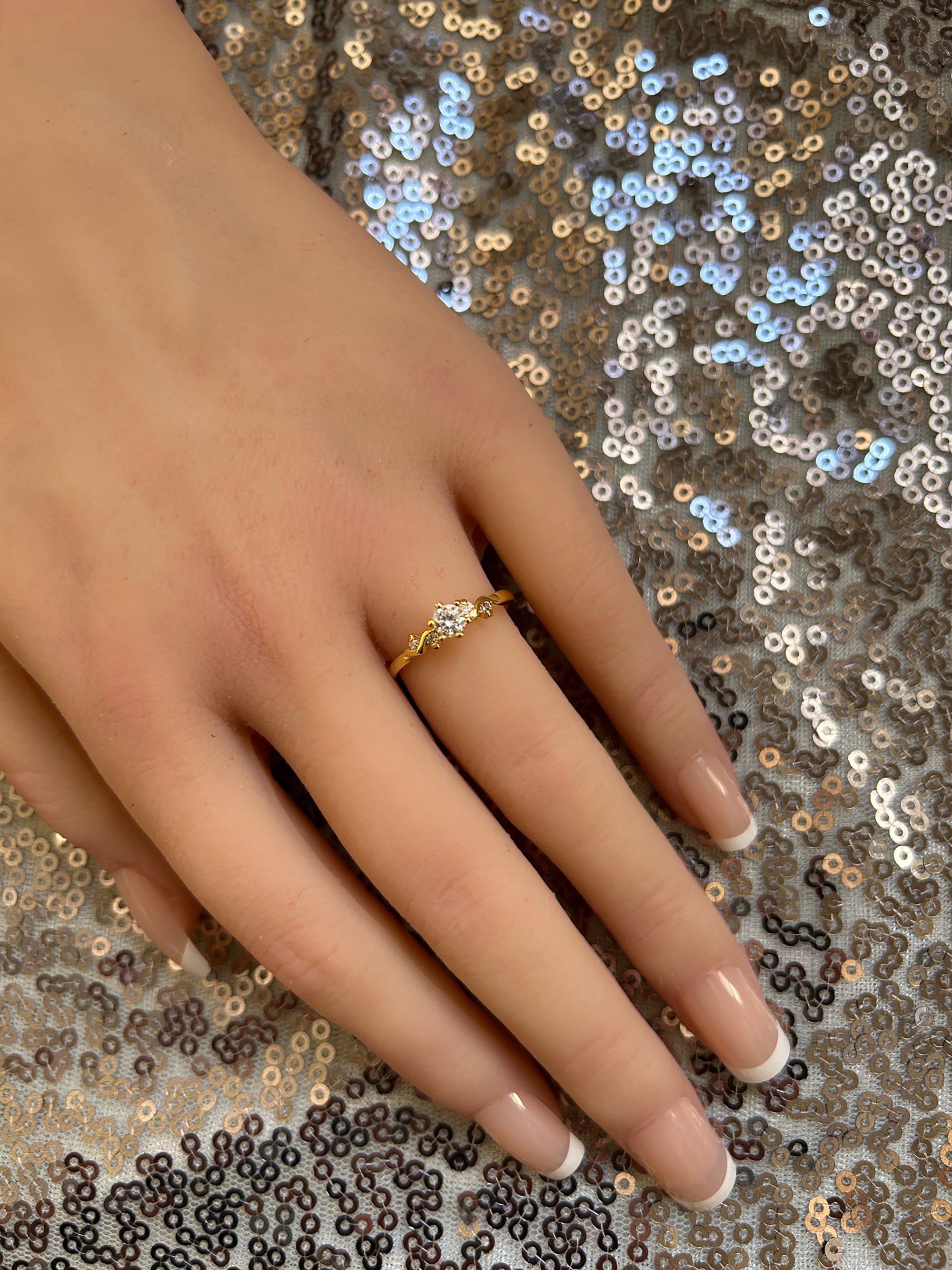 April Birthstone Round-Clear Quartz-Delicate Ring - H.L.Jewelry