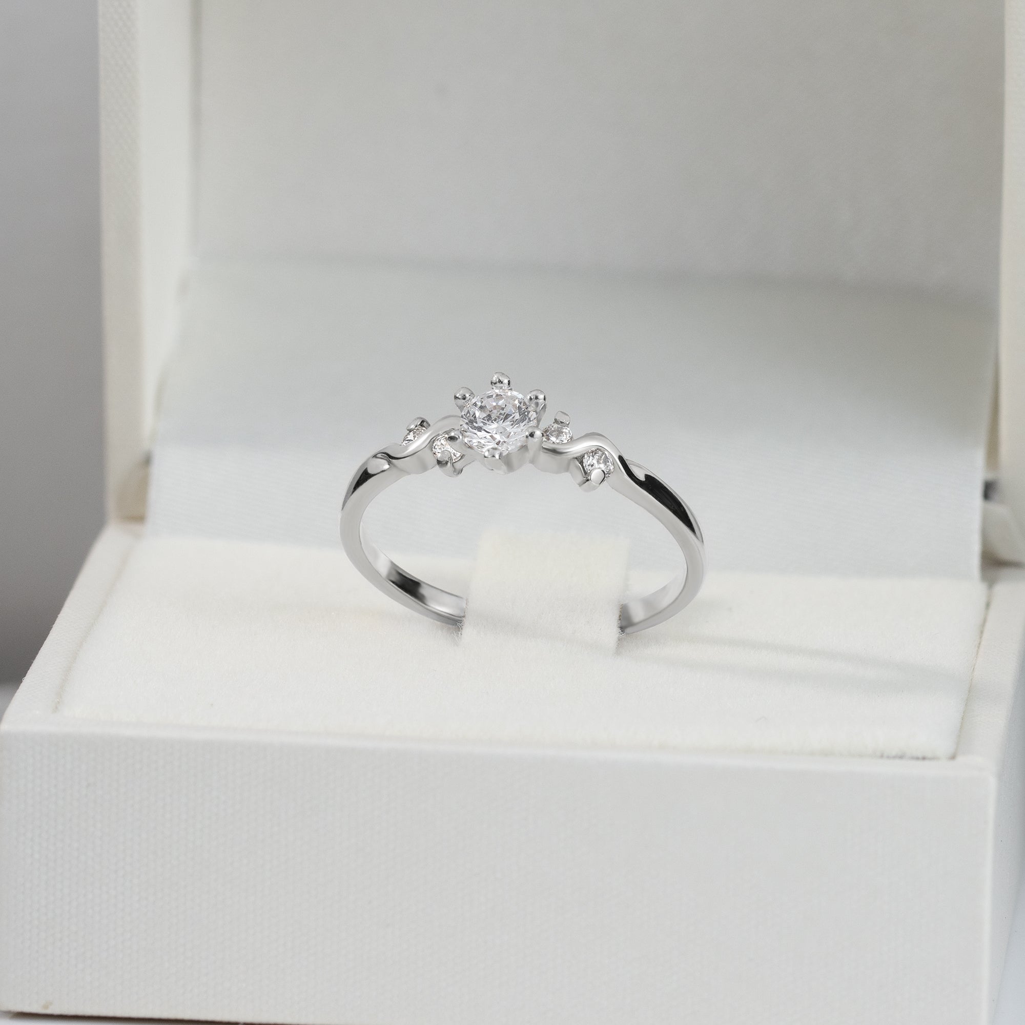 April Birthstone Round-Clear Quartz-Delicate Ring - H.L.Jewelry