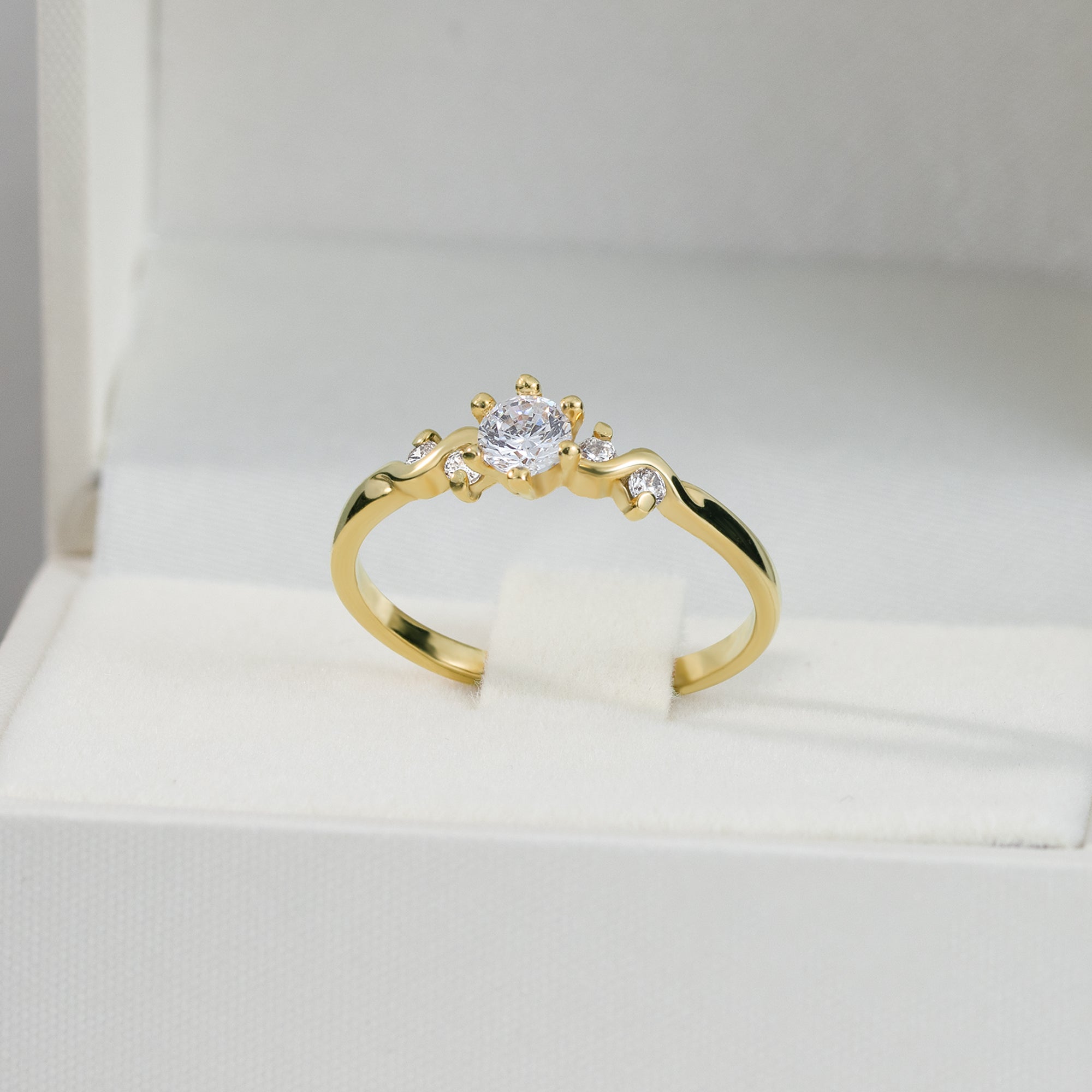 April Birthstone Round-Clear Quartz-Delicate Ring - H.L.Jewelry