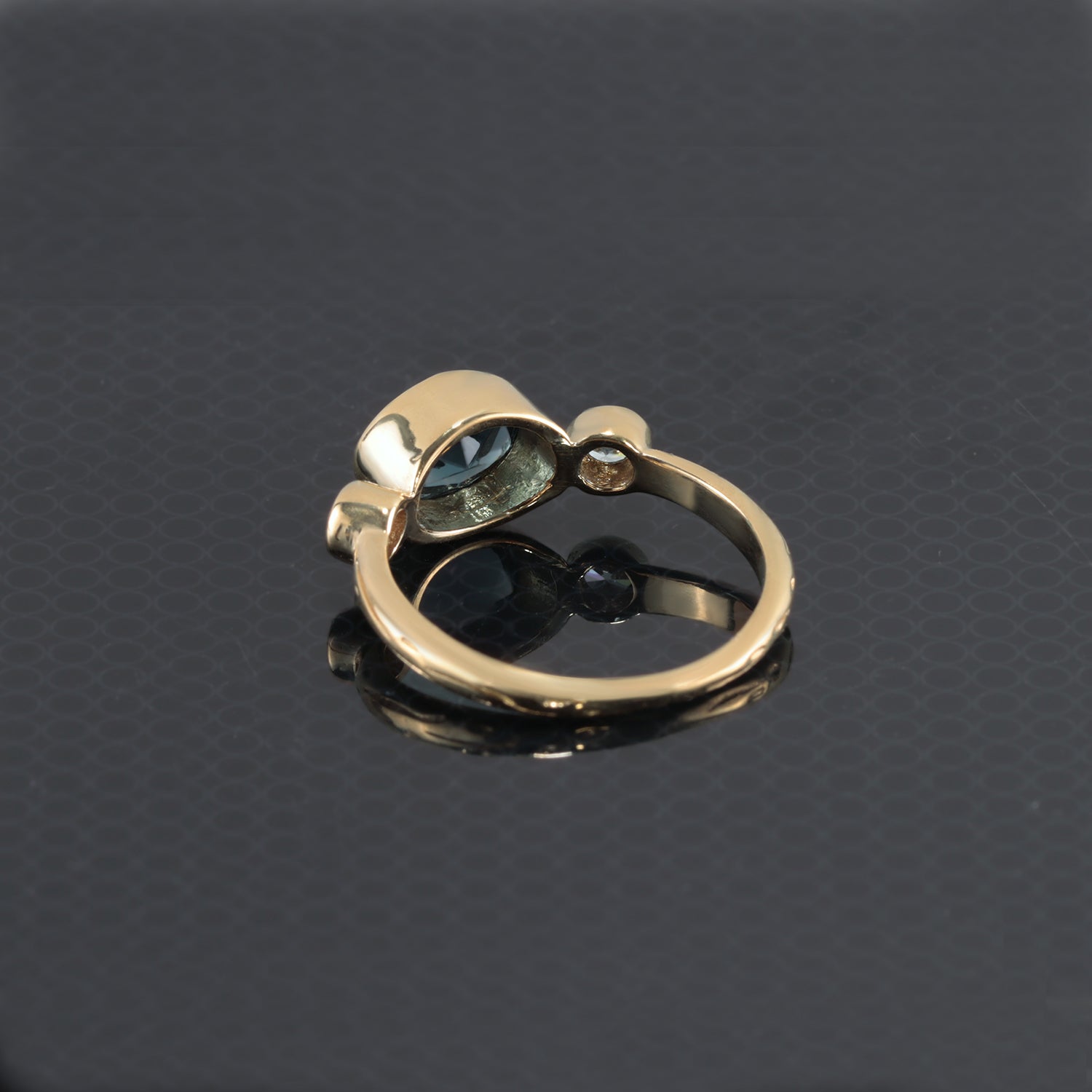 East-West Oval Blue Sapphire Bezel Ring with Clear Quartz Accents - H.L.Jewelry