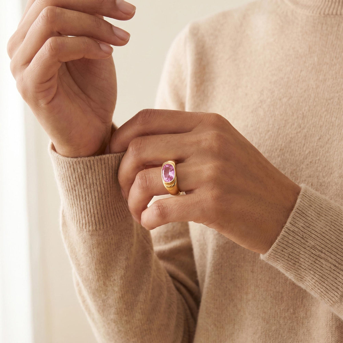 East-West Oval Rose Quartz Bezel Statement Ring - H.L.Jewelry